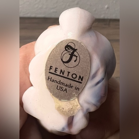 Fenton Art Glass Miniature Bunny Rabbit Figurine White & Amethyst Purple Slag - Picture 6 of 6